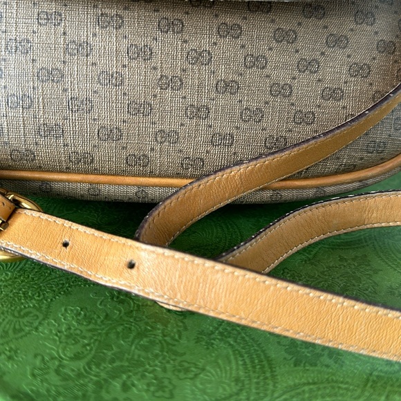 🛑✋Price Drop🛑😊Authentic Gucci Leather Crossbody/Shoulder Bag. - Picture 15 of 16